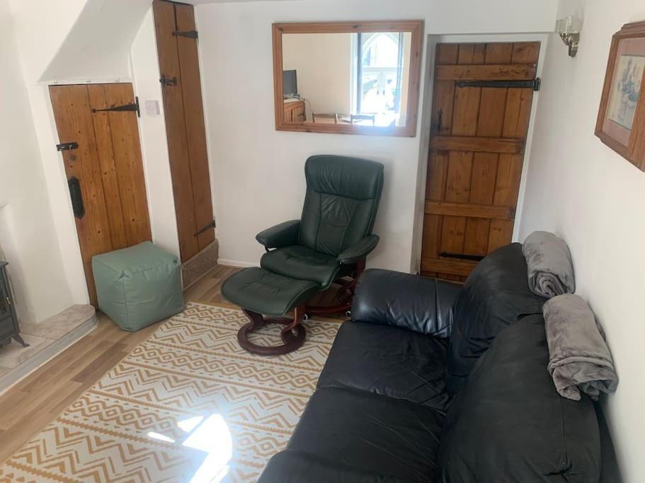 Cozy 18th Century Seaside Escape Free Parking